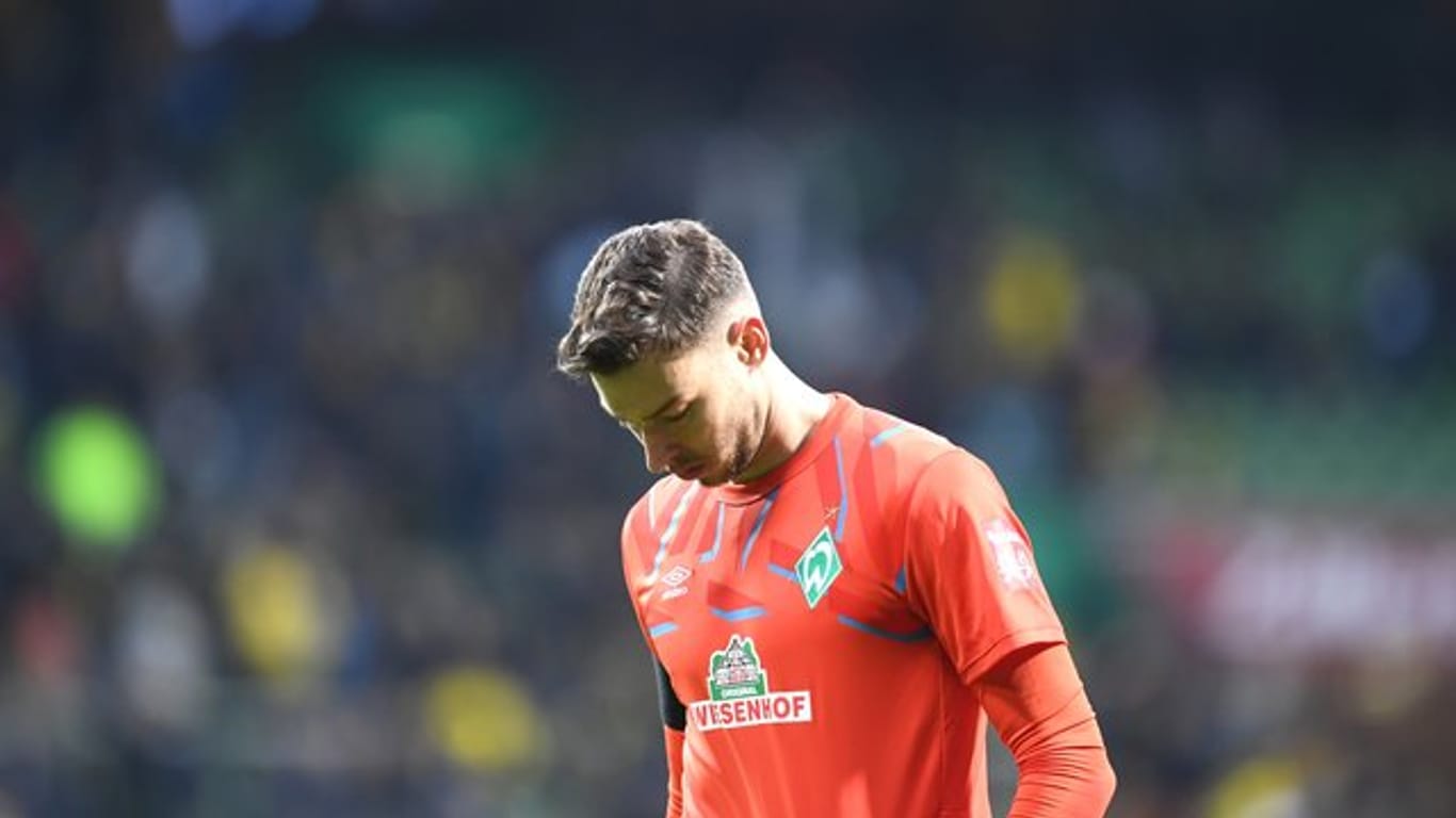 Werder Bremen muss im kommenden Heimspiel gegen Bayer Leverkusen auf Torwart Jiri Pavlenka verzichten.