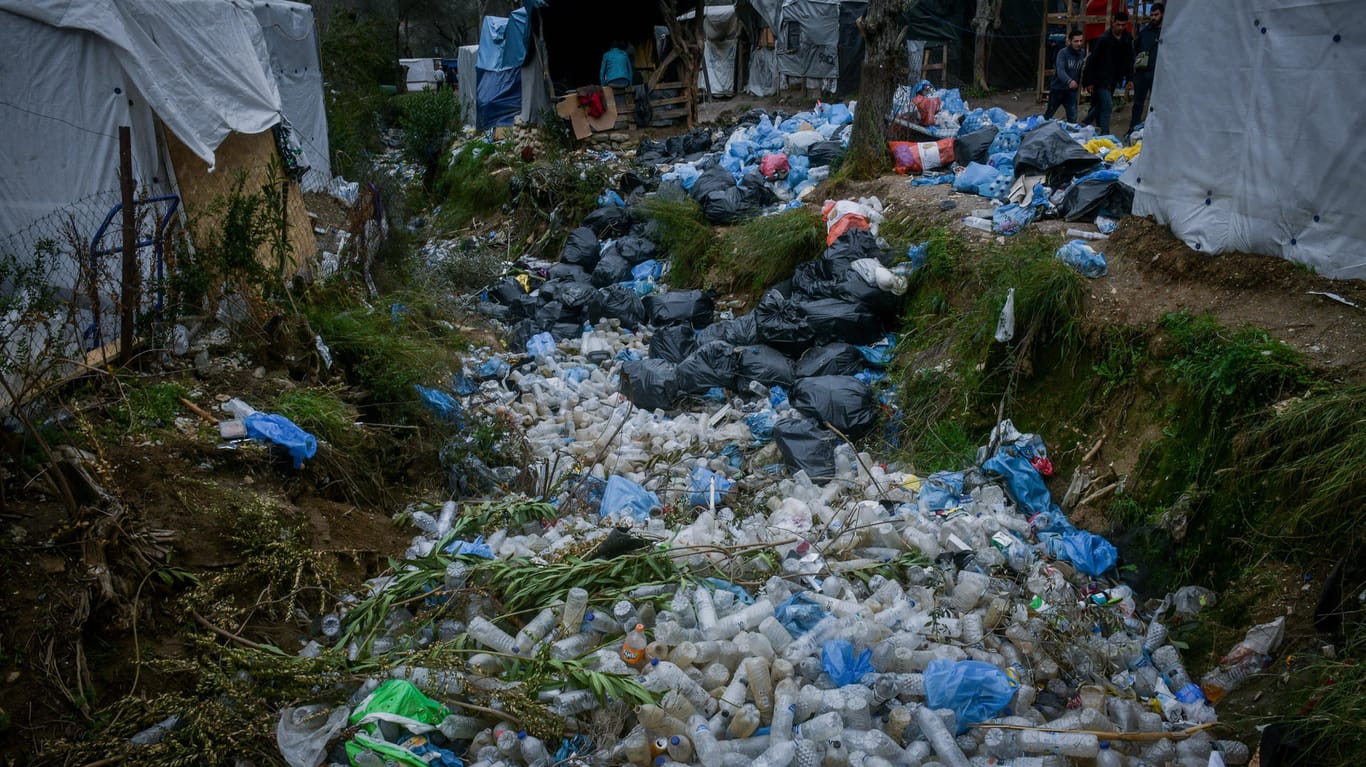 Müllberge in einem Flüchtlingslager auf Lesbos: Die humanitäre Lage verschlechtert sich von Tag zu Tag.