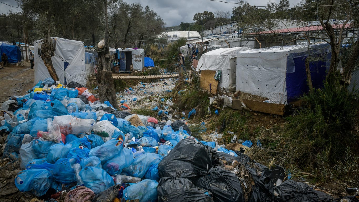 Müll stapelt sich im Flüchtlingslager Moria: Es wird auch "Dschungel" genannt.