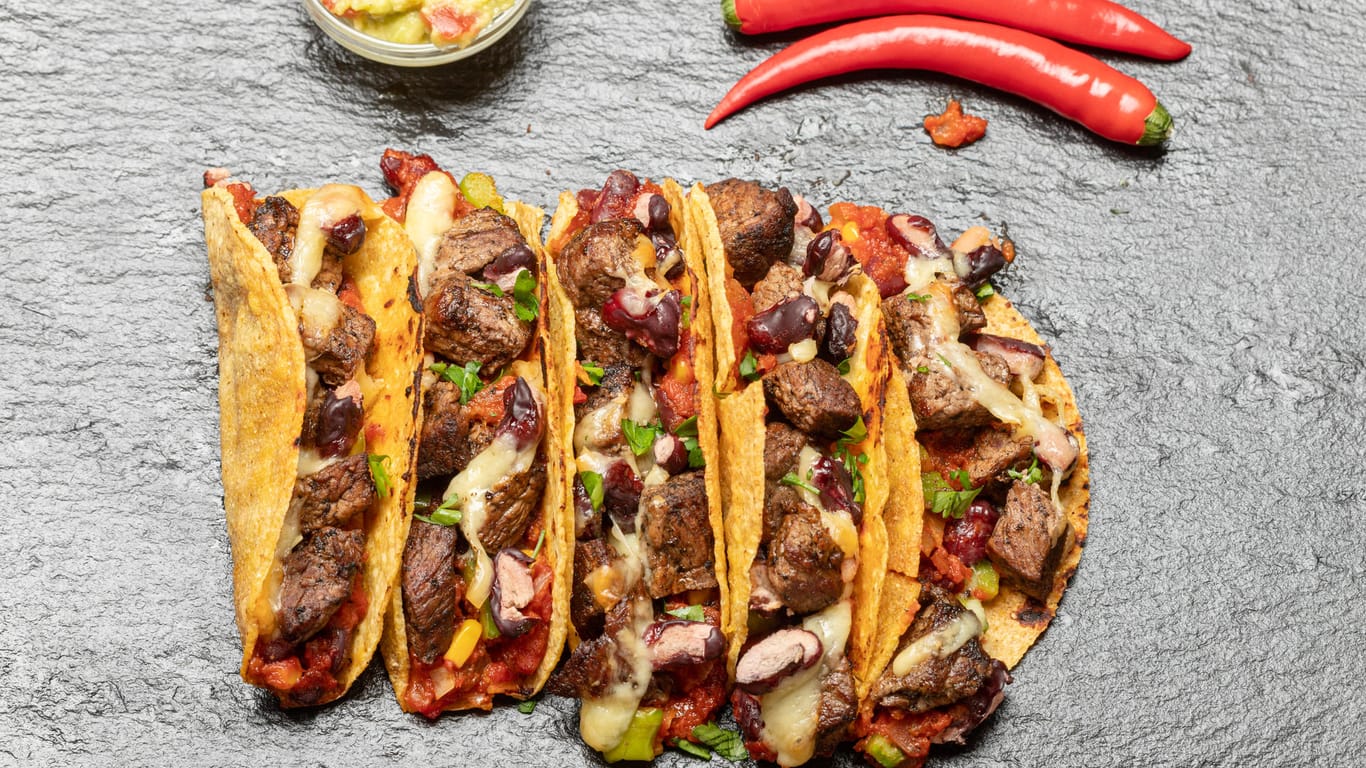 Tacos mit Rindfleisch (Symbolbild): Egal ob mexikanisch, klassisch oder indisch – in Bielefelder Restaurants ist für jeden Geschmack etwas dabei.