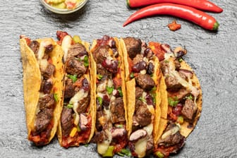 Tacos mit Rindfleisch (Symbolbild): Egal ob mexikanisch, klassisch oder indisch – in Bielefelder Restaurants ist für jeden Geschmack etwas dabei.