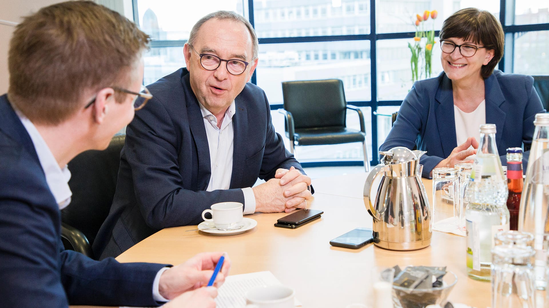 Vor ihrer Wahl gaben sie sich sehr skeptisch, nun sind die SPD-Chefs zumindest so glücklich in der großen Koalition, dass sie bleiben wollen.