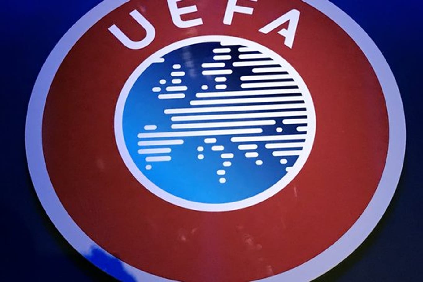Auf einer Krisensitzung beschäftigt sich die UEFA mit einer möglichen Absage der Fußball-EM 2020.