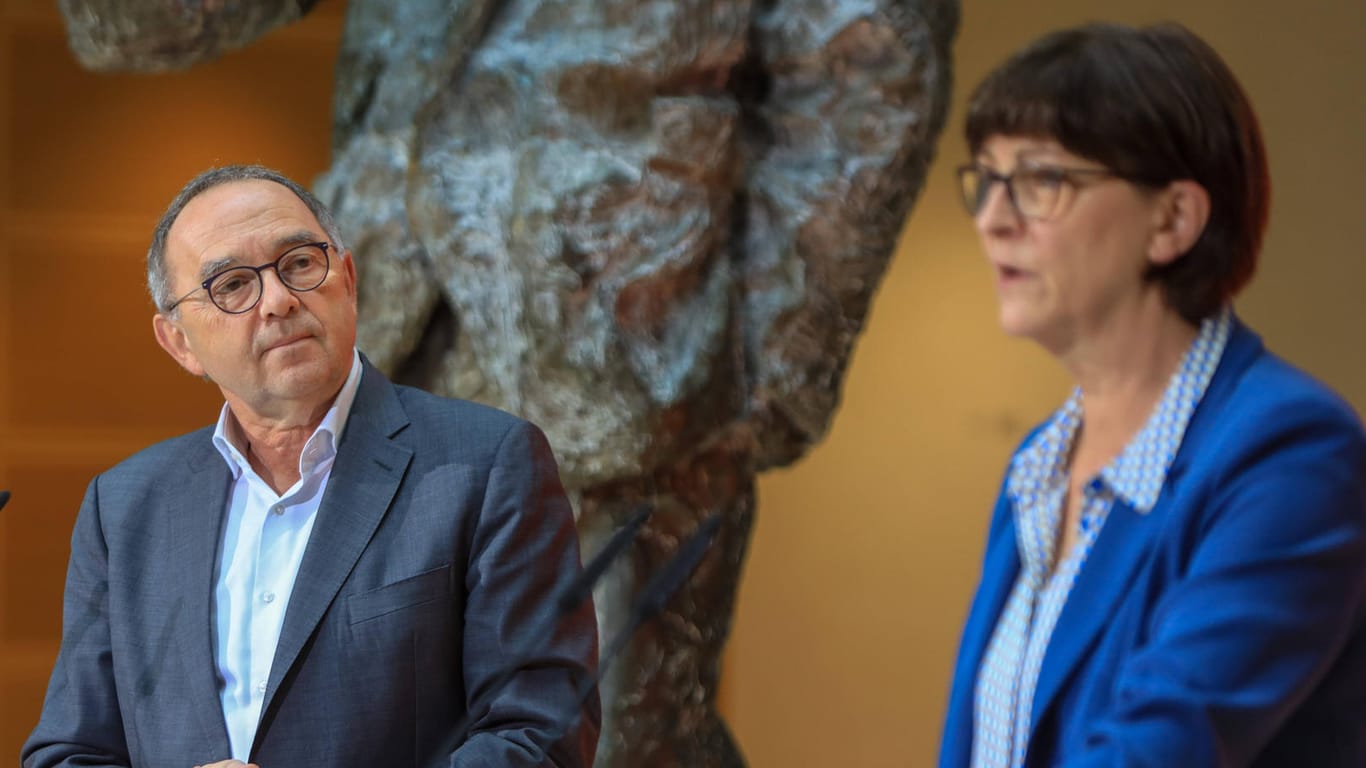 Norbert Walter-Borjans und Saskia Esken: Die SPD-Vorsitzenden wollen nicht als Kanzlerkandidaten für ihre Partei antreten.