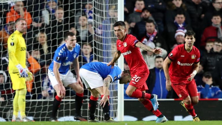 Glasgow Rangers - Bayer Leverkusen: Charles Aranguiz hat den entscheidenden zweiten Treffer der Werkself markiert.