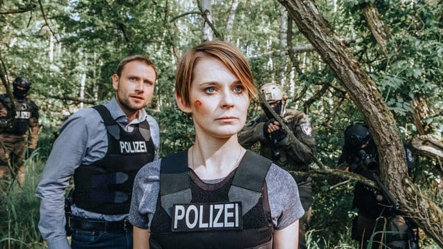 Das ungleiche Ermittlerduo Sanela Beara (Nadja Bobyleva) und Kriminalhauptkommissar Lutz Gehring (Max Riemelt).