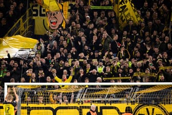 BVB-Fans auf der Südtribüne: Fans von Borussia Dortmund fordern weitere Spielabsagen.