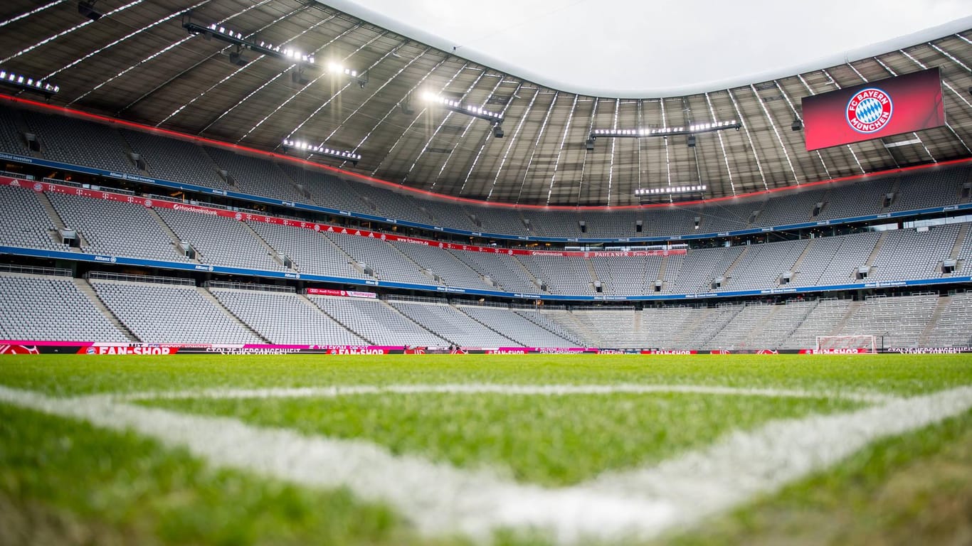 Die Allianz Arena in München: Hier werden in den kommenden Wochen wohl keine Bundesligaspiele stattfinden.