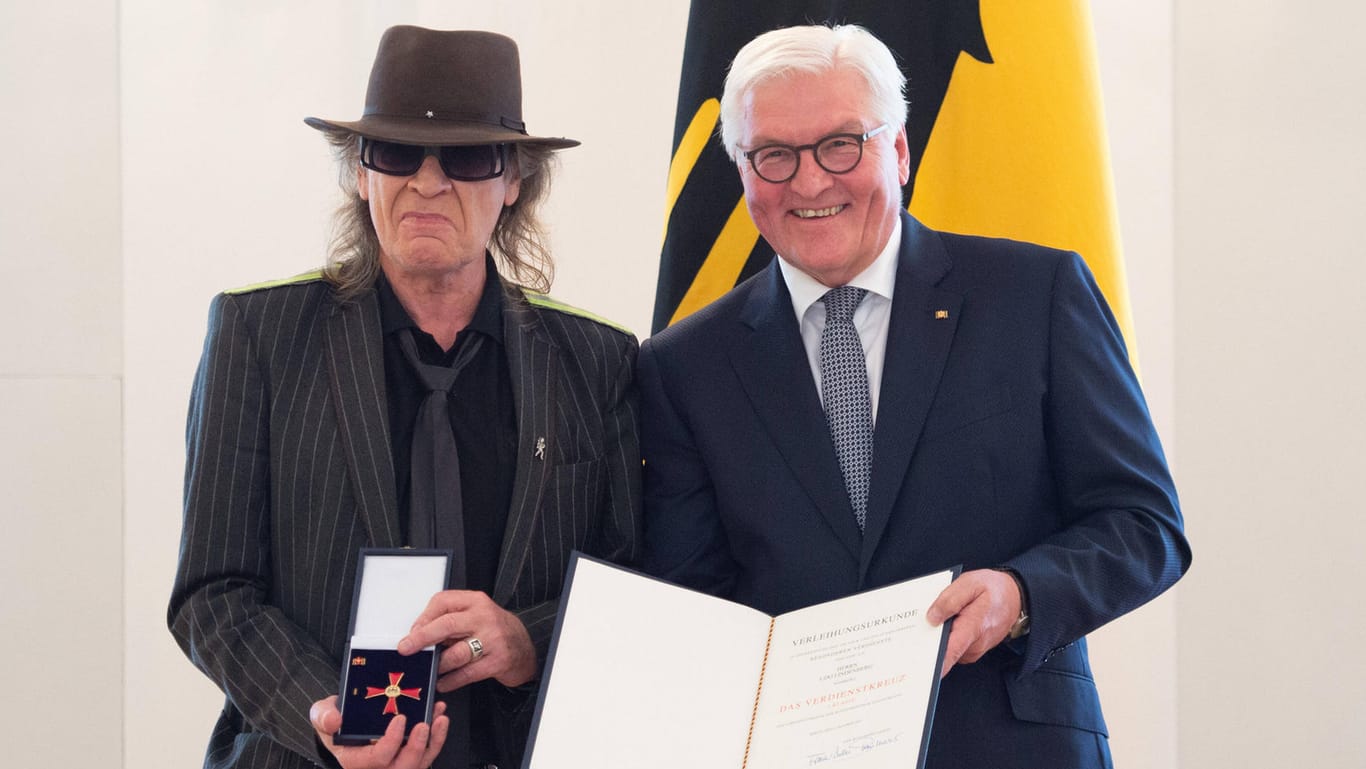 Udo Lindenberg und Frank-Walter Steinmeier: Der Bundespräsident hat dem Sänger 2019 einen Bundesverdienstorden verliehen.