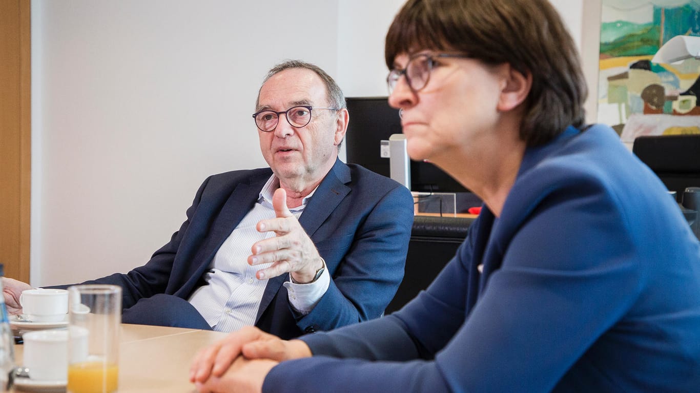 Saskia Esken und Norbert Walter-Borjans: Die SPD-Chefs sind recht zufrieden mit ihrer 100-Tage-Bilanz – üben aber auch etwas Selbstkritik.