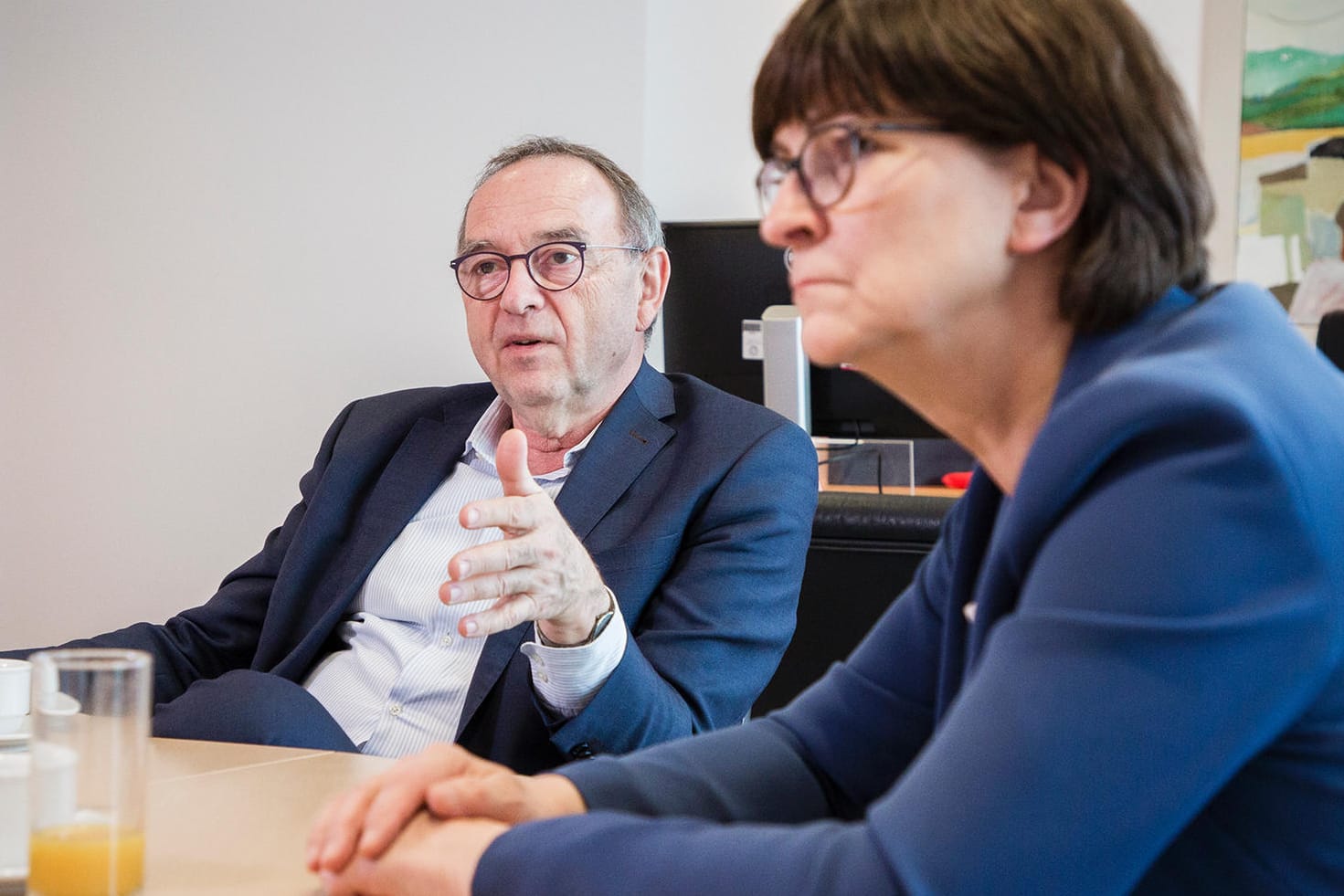 Saskia Esken und Norbert Walter-Borjans: Die SPD-Chefs sind recht zufrieden mit ihrer 100-Tage-Bilanz – üben aber auch etwas Selbstkritik.
