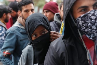 Junge Geflüchtete an der griechisch-türkischen Grenze (Archivbild): Österreich fordert von den EU-Partnern konkrete Vereinbarungen zur Migration.