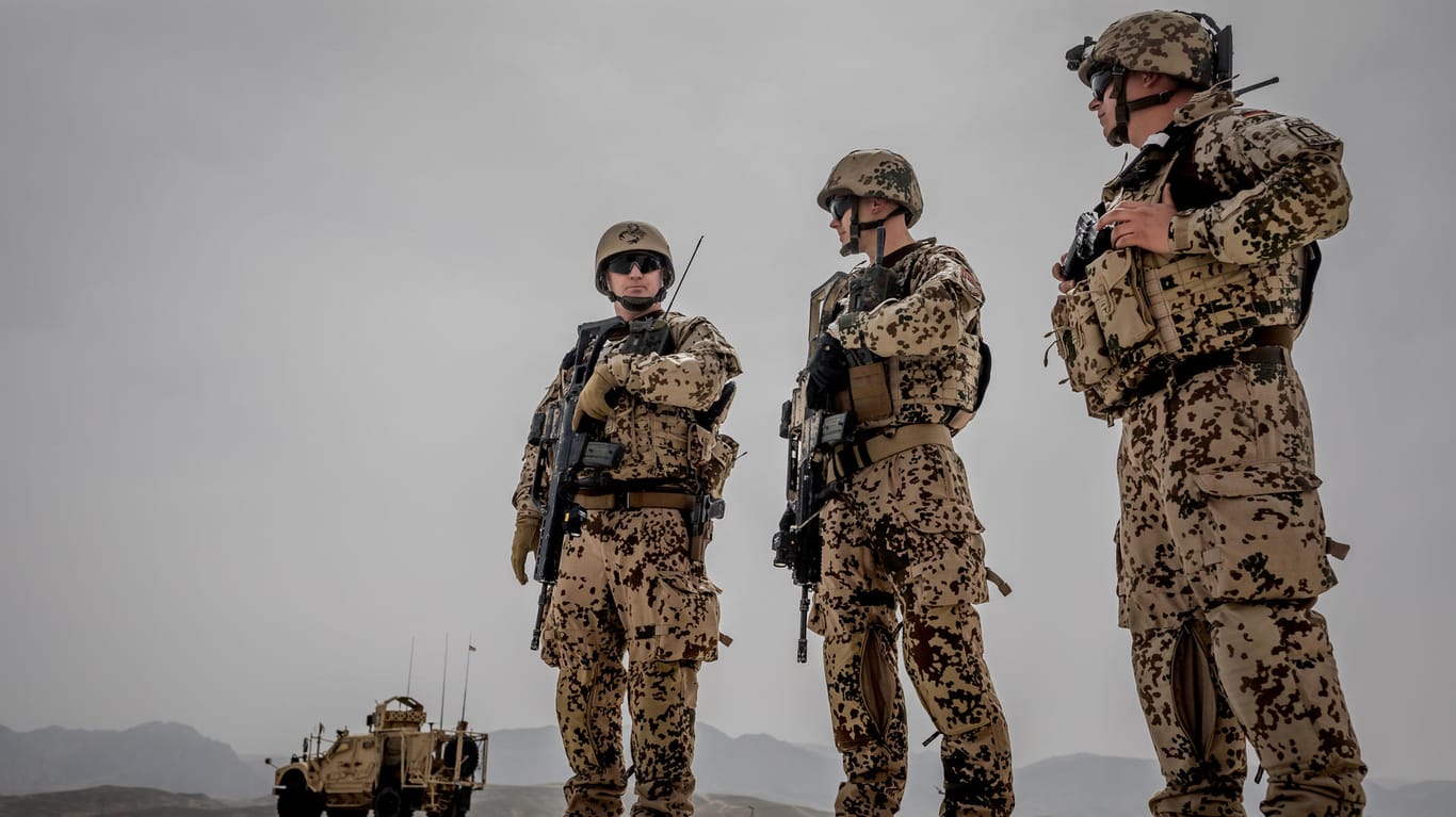 Bundeswehrsoldaten im Camp Marmal in Afghanistan: Ihr Einsatz dort wird um ein weiteres Jahr verlängert.
