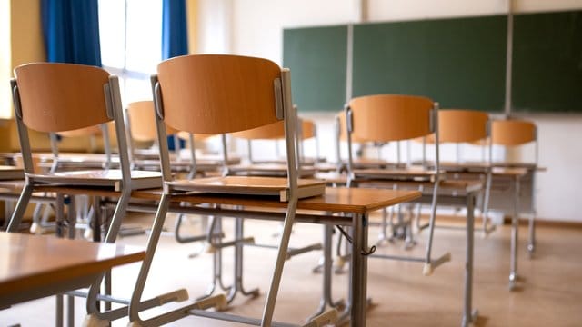 Aus Sorge vor einer weiteren Ausbreitung des Coronavirus schließen die meisten Bundesländer Schulen und Kitas. Aus Sorge vor einer weiteren Ausbreitung des Coronavirus schließen die meisten Bundesländer Schulen und Kitas.