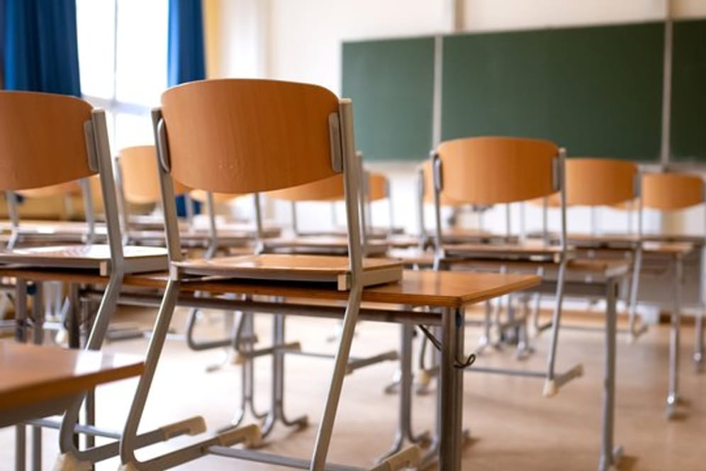 Aus Sorge vor einer weiteren Ausbreitung des Coronavirus schließen die meisten Bundesländer Schulen und Kitas.
