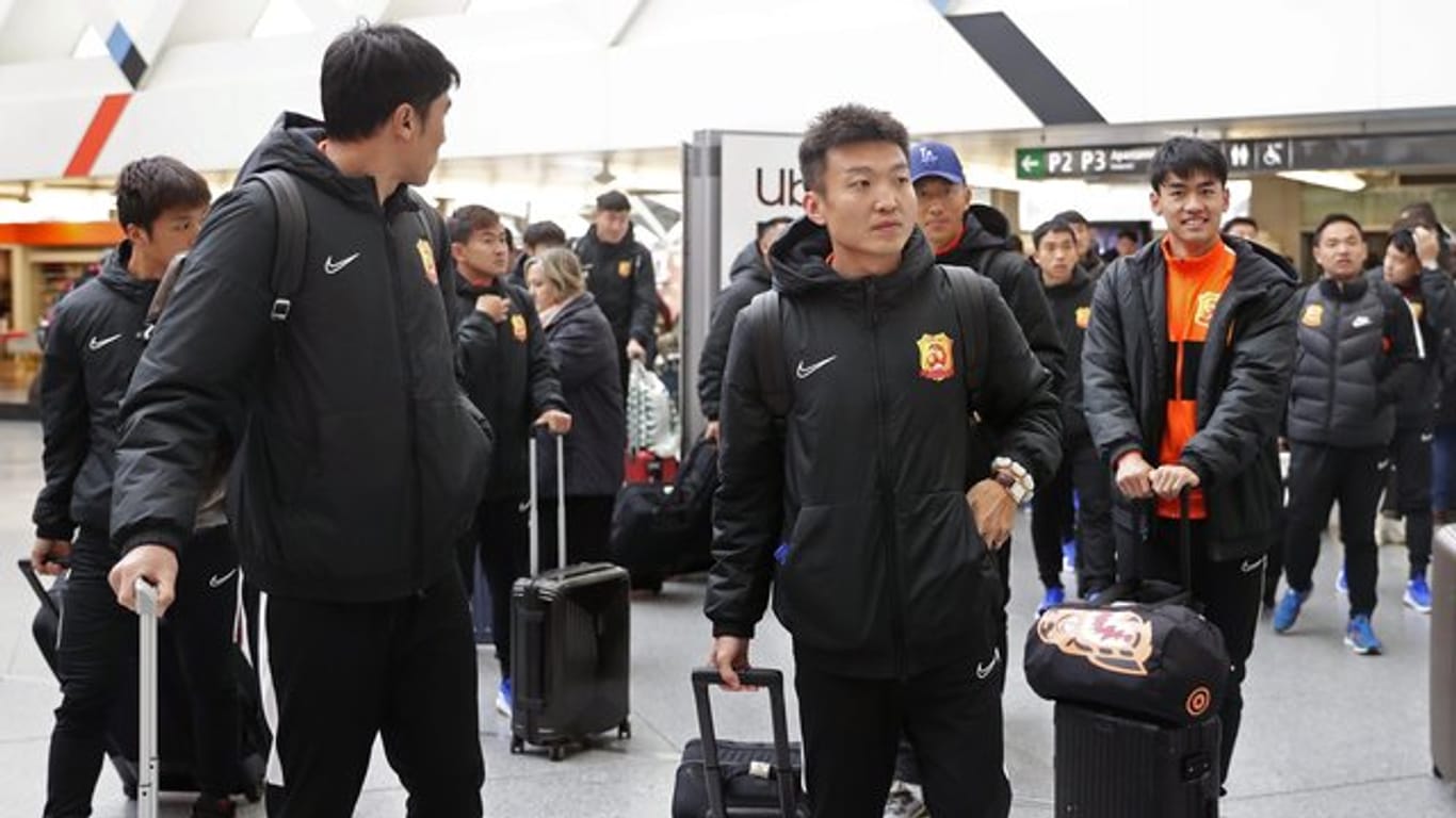 Die Spieler des chinesischen Fußballteams Wuhan Zall waren für fast zwei Monate in Spanien.