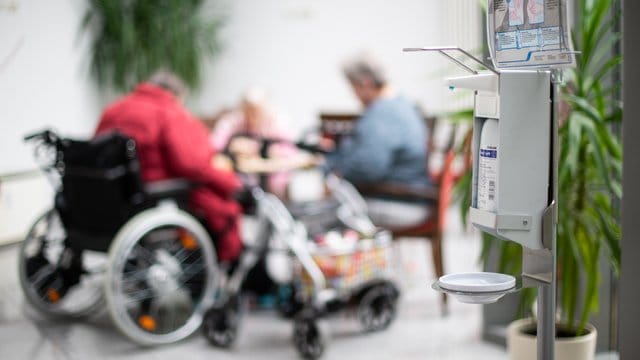 Im Heinsberger Altenzentrum der Arbeiterwohlfahrt gibt es derzeit eine eingeschränkte Besucherregelung. Im Heinsberger Altenzentrum der Arbeiterwohlfahrt gibt es derzeit eine eingeschränkte Besucherregelung.
