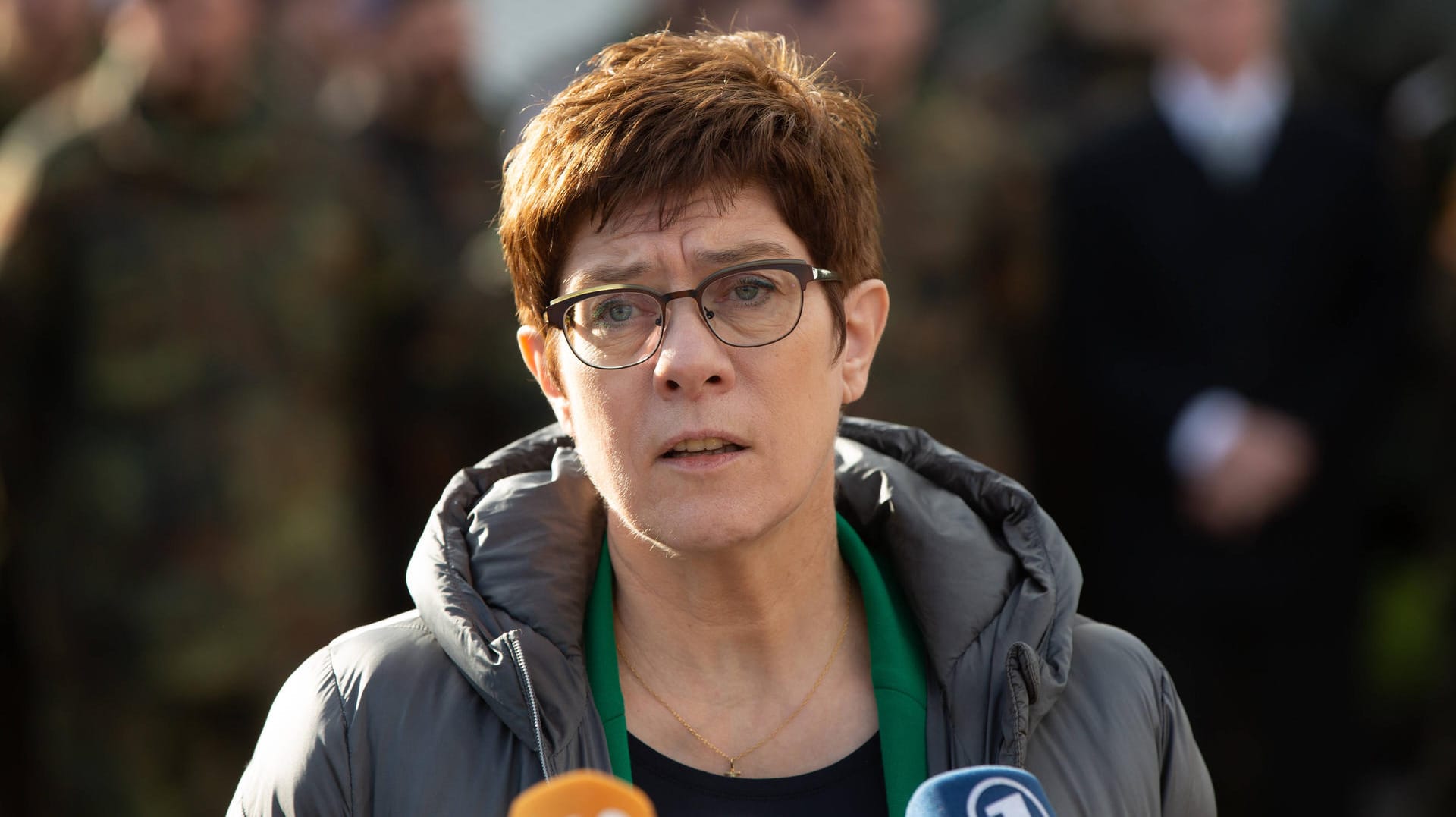 Annegret Kramp-Karrenbauer während einer Ansprache (Archivbild): Bisher gibt es 18 bekannte Corona-Fälle in der Bundeswehr. Annegret Kramp-Karrenbauer während einer Ansprache (Archivbild): Bisher gibt es 18 bekannte Corona-Fälle in der Bundeswehr.