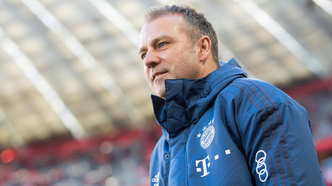 Könnte bald mehr Klarheit über seine Zukunft beim Rekordmeister haben: Bayern-Trainer Hansi Flick.