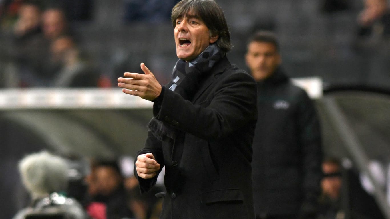 Joachim Löw: Der Bundestrainer wird vorerst nicht mehr an der Seitenlinie stehen.