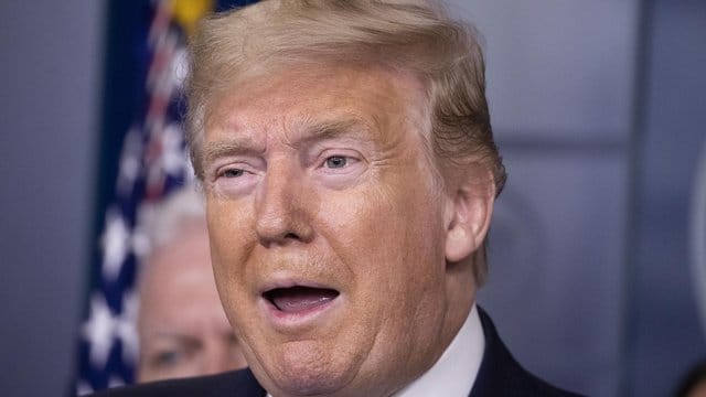 US-Präsident Donald Trump ruft seinen Landsleute zum Stopp von Panikkäufen auf. US-Präsident Donald Trump ruft seinen Landsleute zum Stopp von Panikkäufen auf.