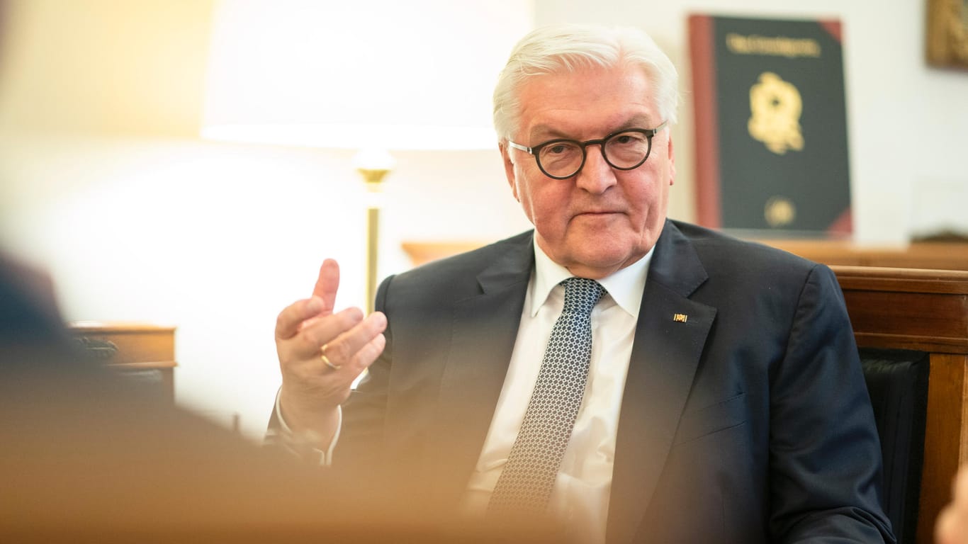 Frank-Walter Steinmeier: "Democracy lives when people commit themselves to it, become involved for it and, most importantly, in it."