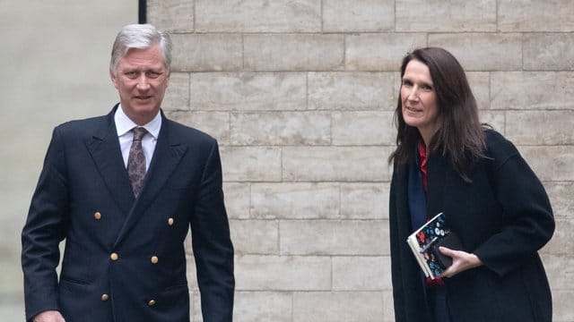 König Philippe von Belgien hat Sophie Wilmès (r) damit beauftragt, das Land durch die Krise zu führen und eine Regierung zu bilden. König Philippe von Belgien hat Sophie Wilmès (r) damit beauftragt, das Land durch die Krise zu führen und eine Regierung zu bilden.