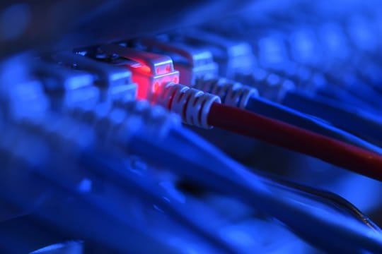 Gut 40 Prozent deutscher Unternehmen erleben Cyberangriffe.