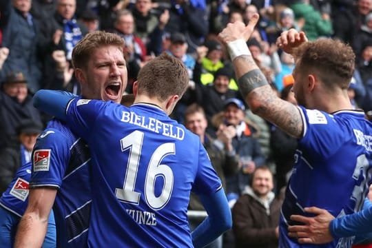 Arminia Bielefeld führt die Tabelle der 2.