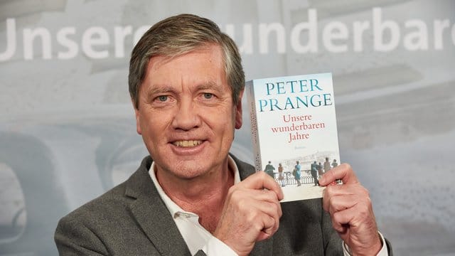 Peter Prange hat mit seinem Roman "Unsere wunderbaren Jahre" einen Bestseller gelandet. Peter Prange hat mit seinem Roman "Unsere wunderbaren Jahre" einen Bestseller gelandet.