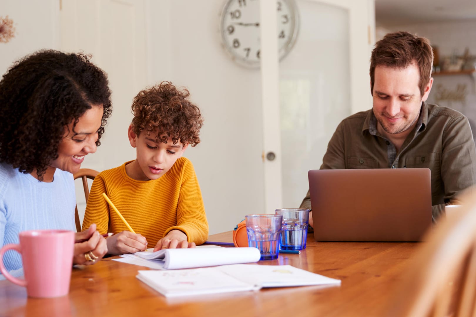 Homeoffice und Schulschließungen: Familien werden durch das Coronavirus vor ganz neue Herausforderungen gestellt.