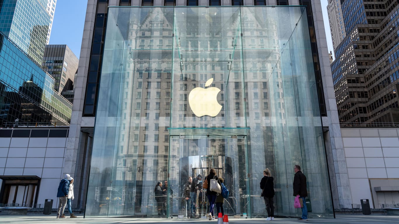 Apple Flagship Store in New York: Der iPhone-Konzern muss in Frankreich eine Milliardenstrafe zahlen.