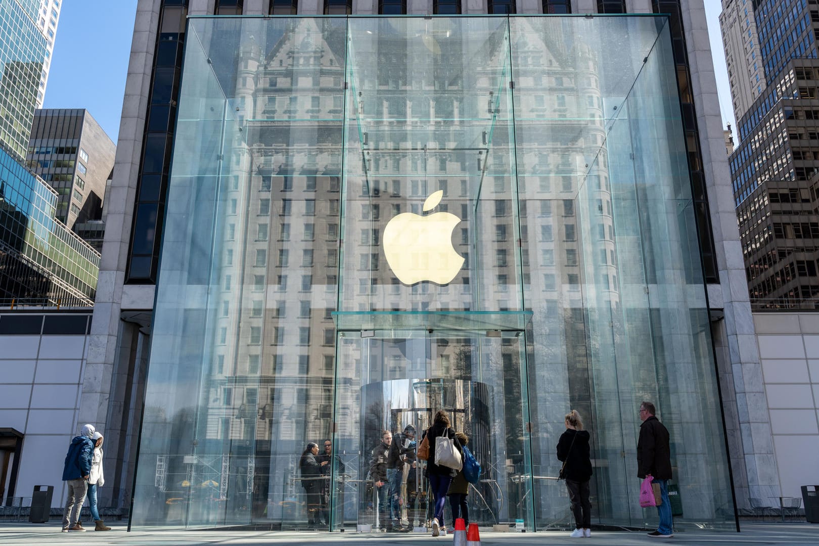 Apple Flagship Store in New York: Der iPhone-Konzern muss in Frankreich eine Milliardenstrafe zahlen.