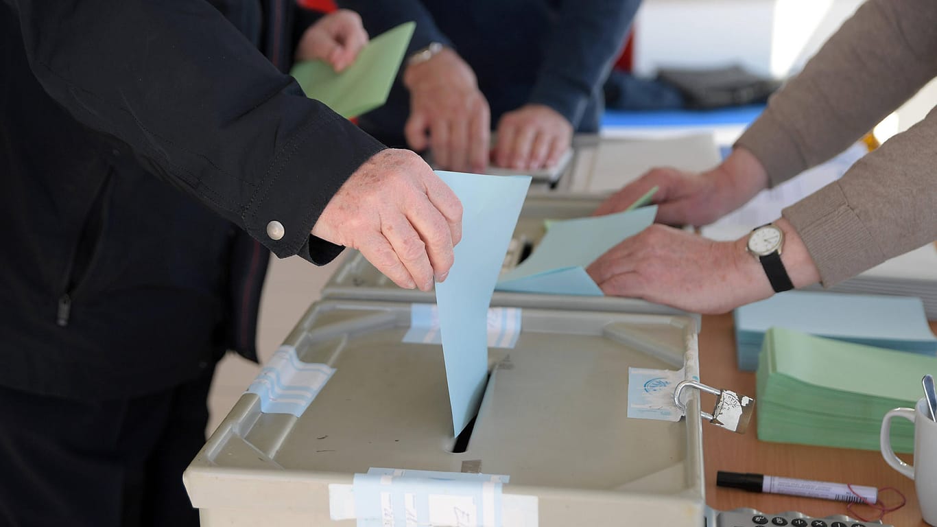 Stimmabgabe bei der Kommunalwahl in Bayern: Die Grünen konnten ihre Siegesserie nicht fortsetzen.