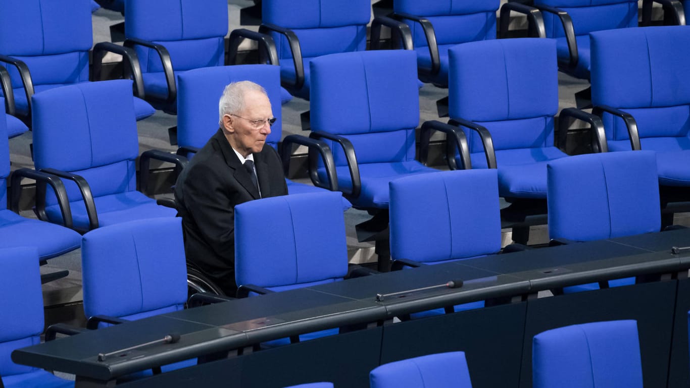 Bundestagspräsident Wolfgang Schäuble: Damit das Parlament auch in der Coronavirus-Krise handlungsfähig bleibt, könnte das Grundgesetz geändert werden.