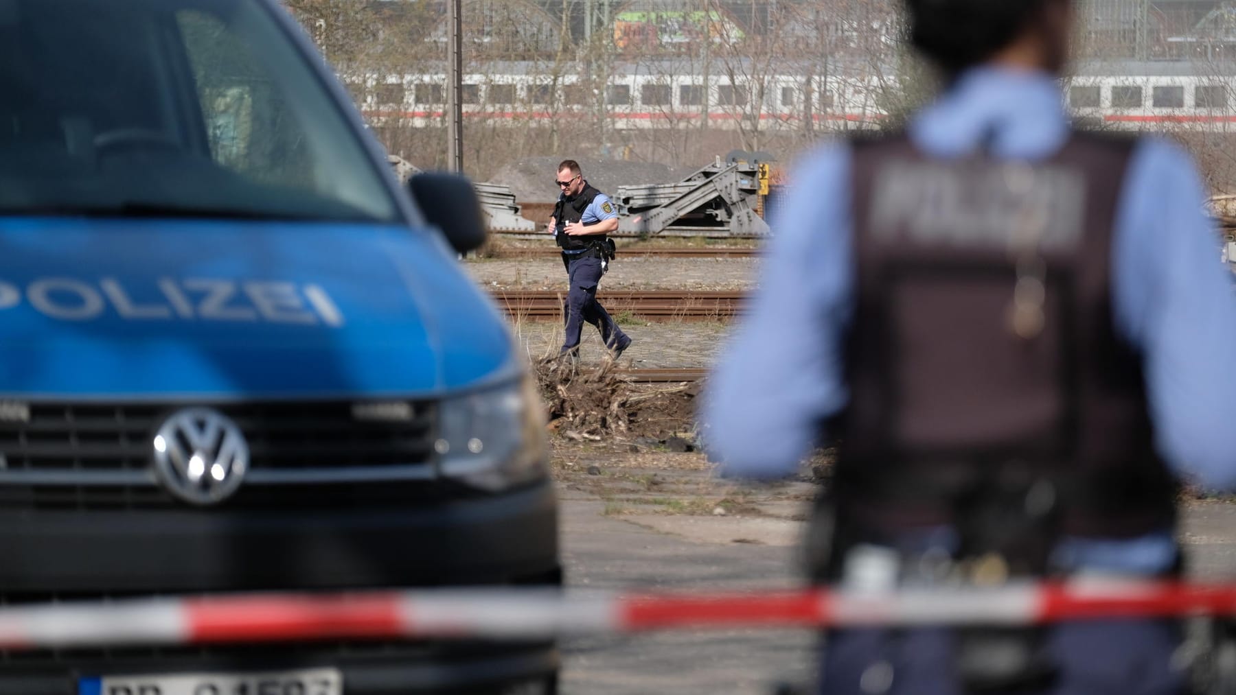 Leichenfund In Leipzig: Passanten Finden Frauenkörper Auf Bahngelände