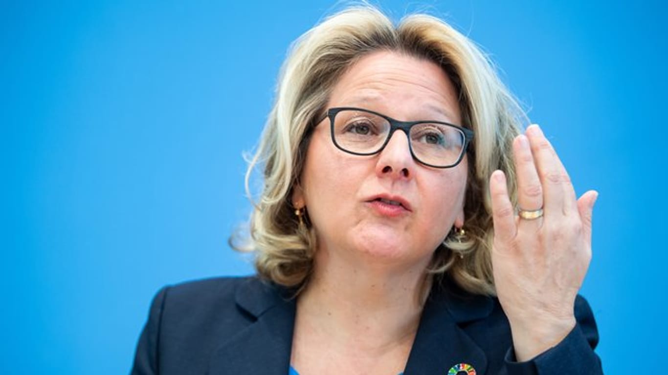 Nach Angaben von Bundesumweltministerin Svenja Schulze (SPD) ist Deutschland im Klimaschuz 2019 besser vorangekommen als erwartet.
