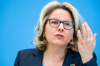Nach Angaben von Bundesumweltministerin Svenja Schulze (SPD) ist Deutschland im Klimaschuz 2019 besser vorangekommen als erwartet.