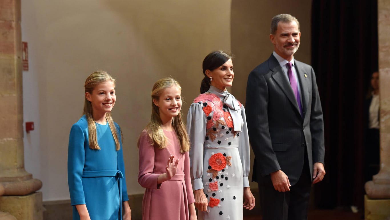 Heile Familienwelt in Gefahr: Prinzessinnen Leonor und Sofia, sowie die Eltern in Form von König Felipe mit Königin Letizia – sie gelten in Spanien als Vorzeigefamilie.