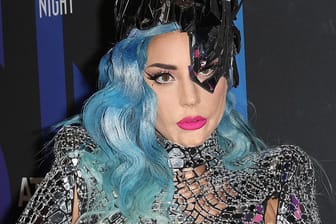 Lady Gaga: Die Sängerin erklärte: "Glaubt mir, ich habe mit Gott gesprochen - sie sagte, dass wir das durchstehen werden."