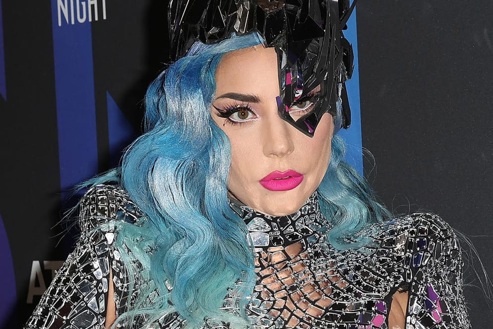 Lady Gaga: Die Sängerin erklärte: "Glaubt mir, ich habe mit Gott gesprochen - sie sagte, dass wir das durchstehen werden."