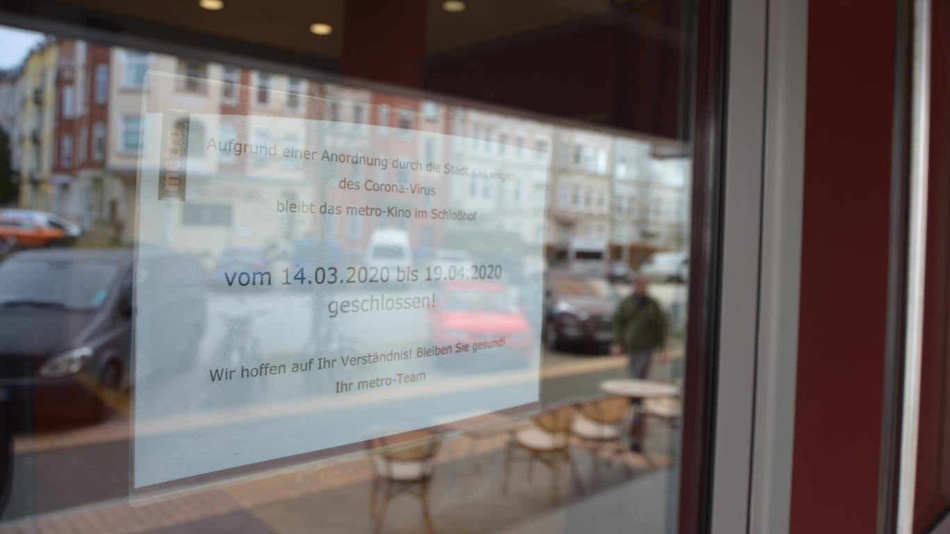 Ein geschlossenes Lokal: In Kiel legt die Pandemie das öffentliche Leben zum Teil lahm.