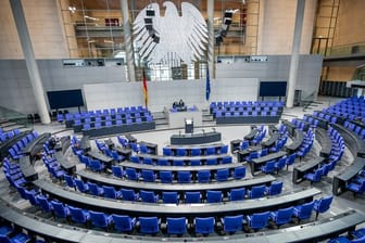 Das Grundgesetz sieht einen "Gemeinsamen Ausschuss" von Bundestag und Bundesrat als Notparlament vor, wenn das Parlament nicht rechtzeitig zusammentreten kann.