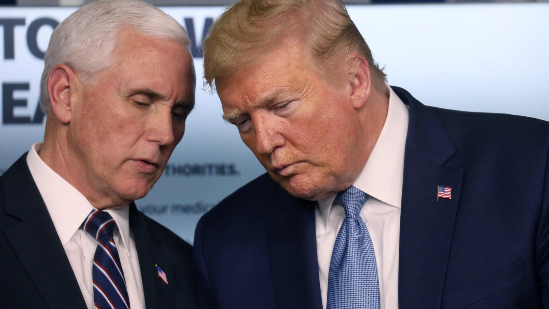 US-Präsident Donald Trump und sein Vize Mike Pence: Trump sagte, eine nationale Ausgangssperre sei derzeit nicht geplant. US-Präsident Donald Trump und sein Vize Mike Pence: Trump sagte, eine nationale Ausgangssperre sei derzeit nicht geplant.