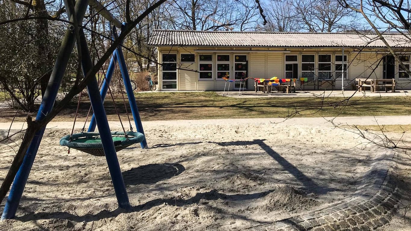Ein leerer Kinderspielplatz in München: Die Verbreitung des Virus beeinträchtigt den Alltag in Deutschland.