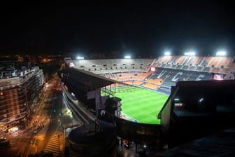 35 Prozent der Mitarbeiter des FC Valencia wurden positiv auf das Coronavirus getestet: Blick auf das leere Mestalla Stadion.