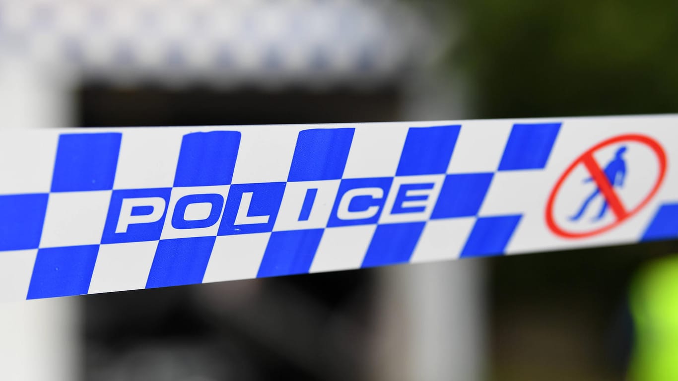 Eine Polizeiabsperrung in Australien (Symbolbild): Eine Frau hat Eltern eines sterbenden Kindes mit einem verschwundenen Handy erpresst.