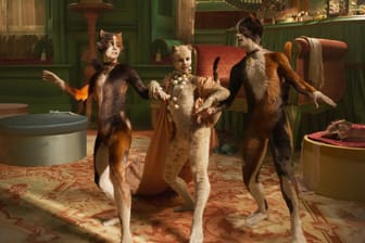 "Cats": Rumpleteazer (Naoimh Morgan), Victoria (Francesca Hayward) and Mungojerrie (Danny Collins).