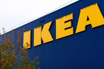 Ikea: Auch das schwedische Möbelhaus muss Vorkehrungen treffen, um eine weitere Ausbreitung von Covid-19 zu verhindern.