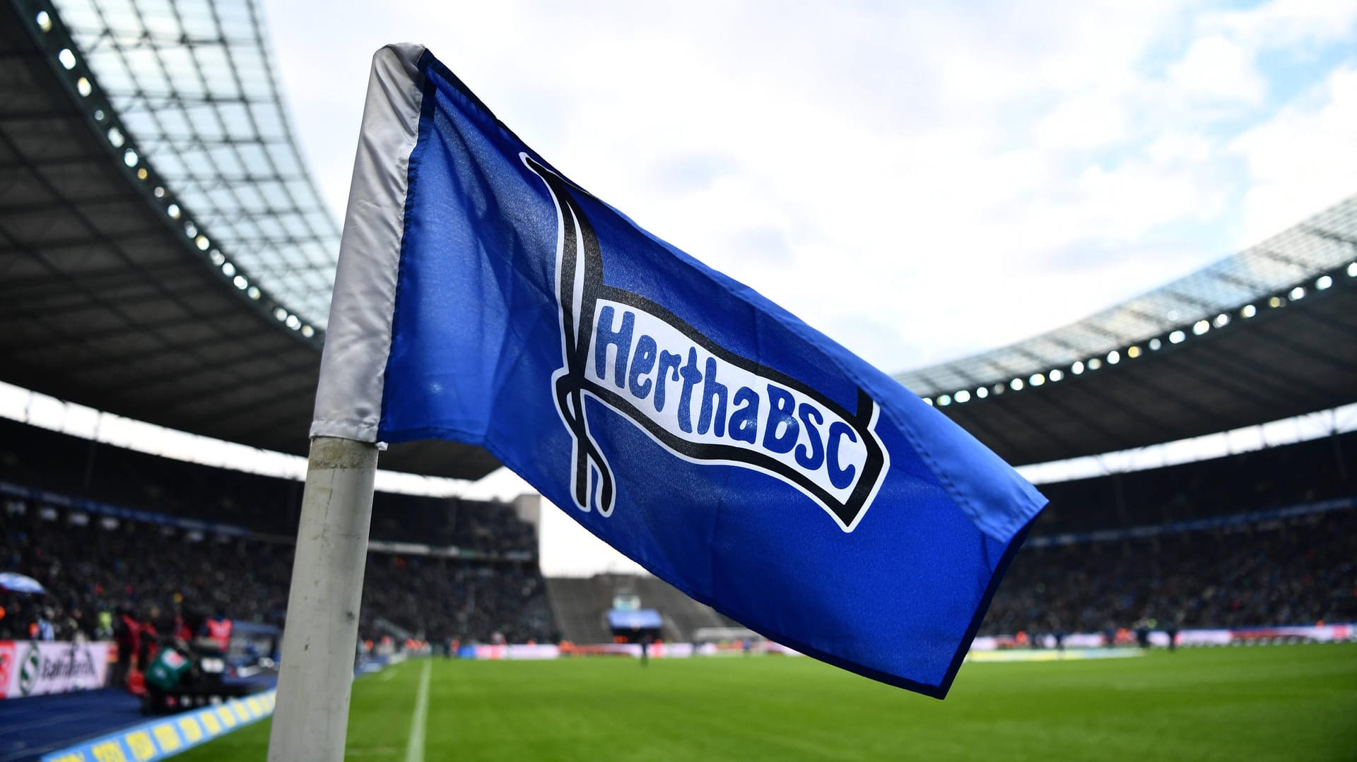 Hat als zweiter Bundesliga-Verein einen infizierten Spieler: Hertha BSC.